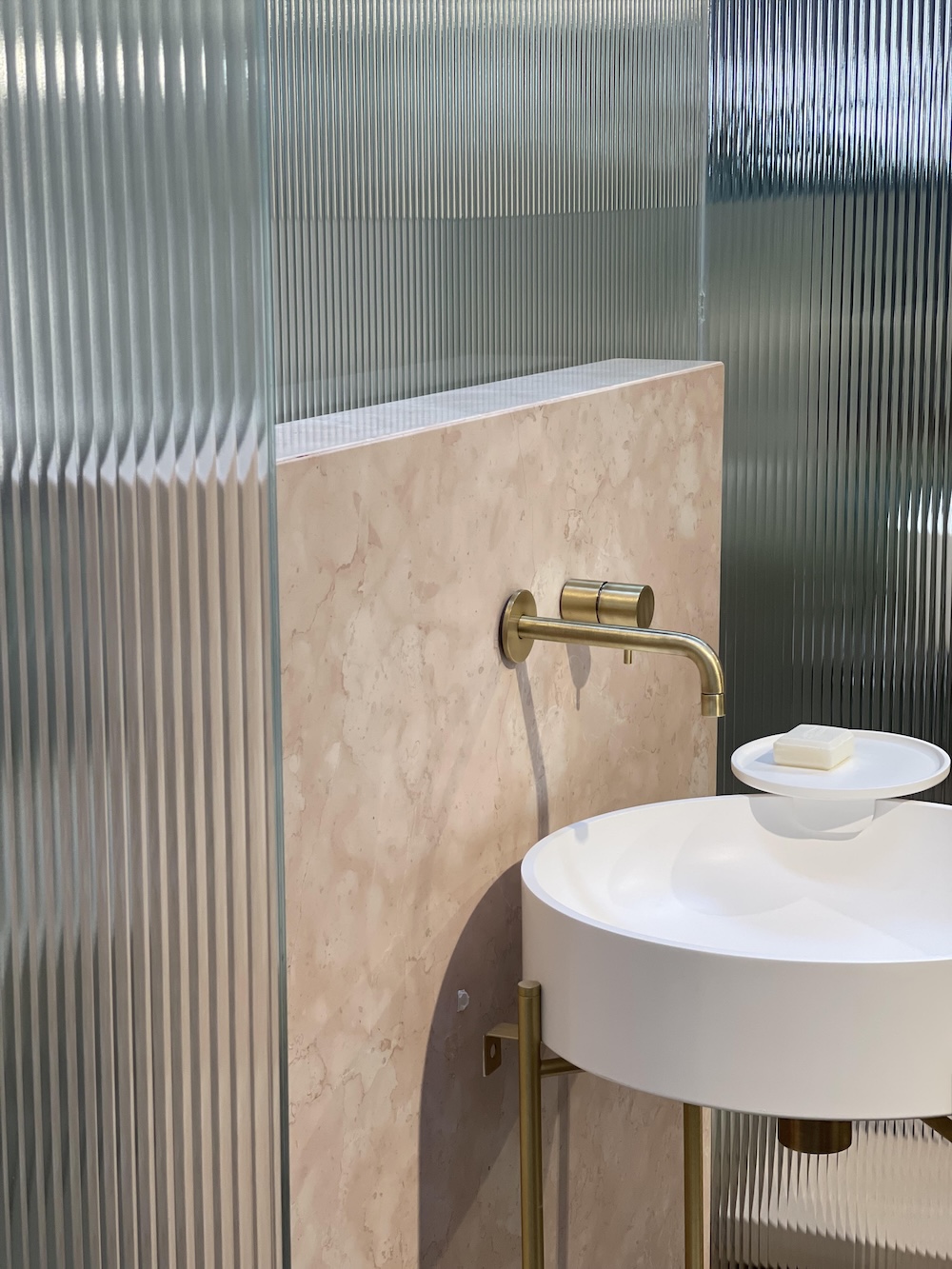 FotoTips van kleurexpert Marie-Gon voor een kleurrijke badkamer